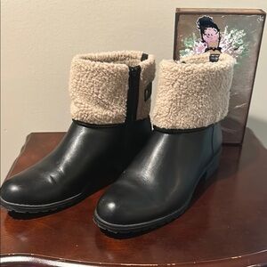 Black Leather Ankle Boots with Beige Fur Lining